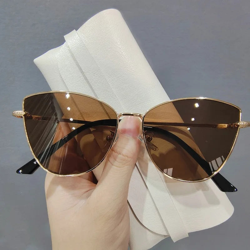 Hot Fashion Oversized Vintage Cat Eye Sunglasses Women Trending Summer Driving Eyewear Shades UV400 for Lady