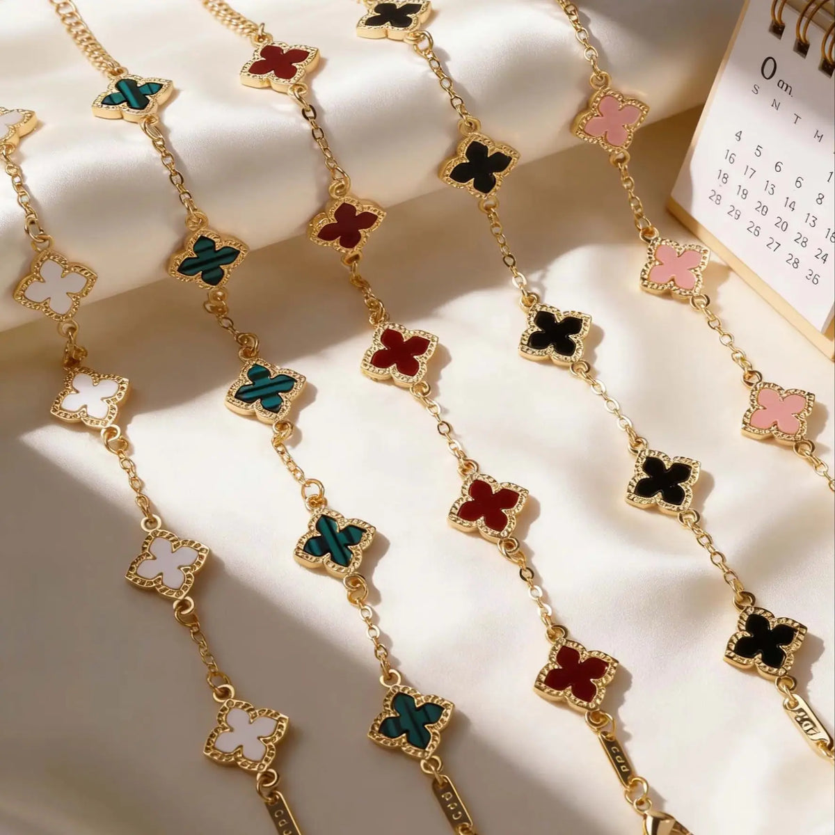 5pcs Fashionable  Unique Lightly Luxurious Vintage Versatile Colorful Four-Leaf Clover Bracelet Set for Women  Jewelry