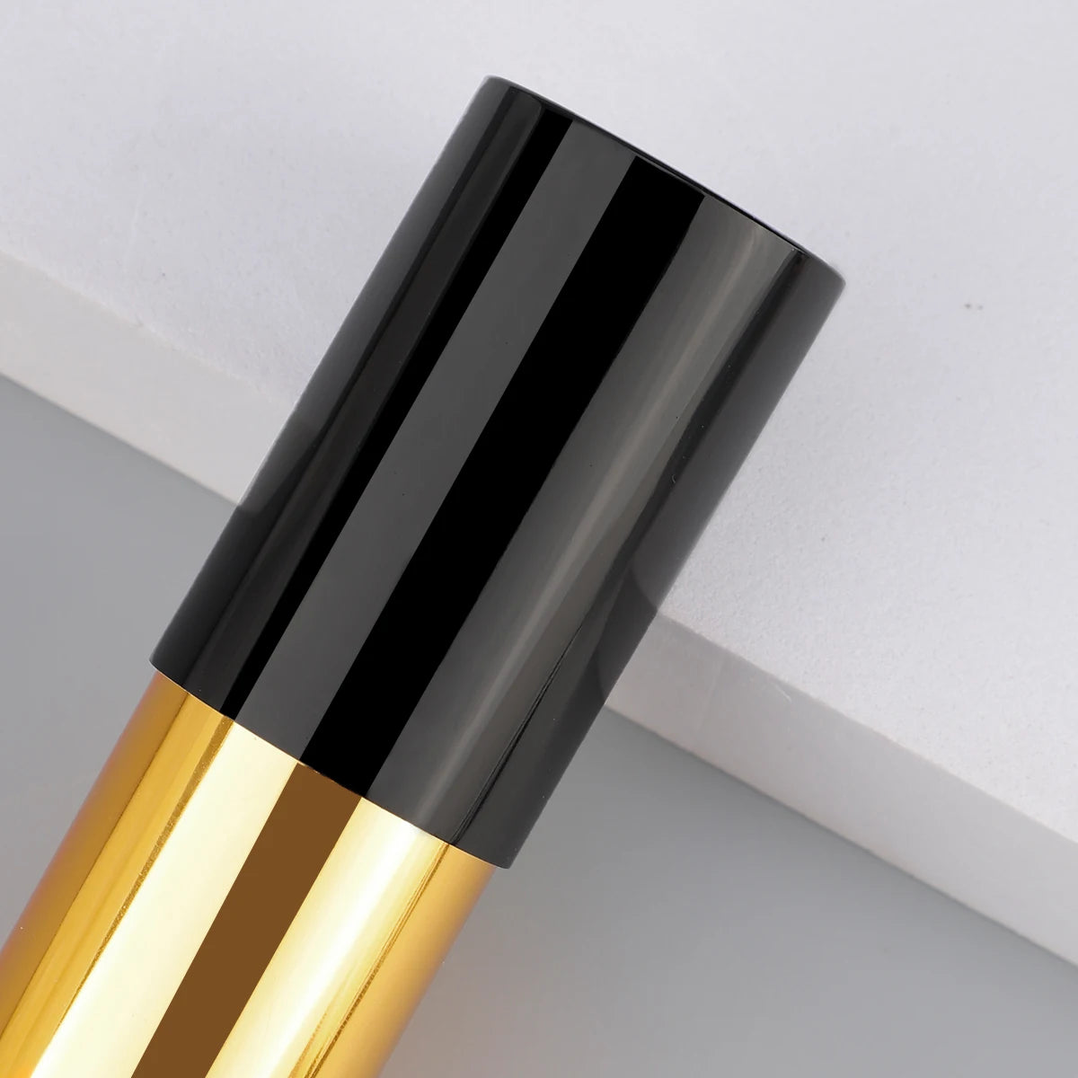 1 Pcs Black Retractable Kabuki Makeup Brush - All-in-One for Liquid Cream Powder with Aluminum Handle Face Brush